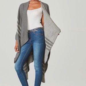 BB DAKOTA X FAB FIT FUN PONCHO NWOT